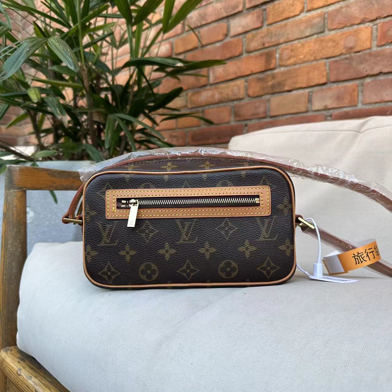 95新 LouisVuitton/路易威登 中古老花方盒开口笑