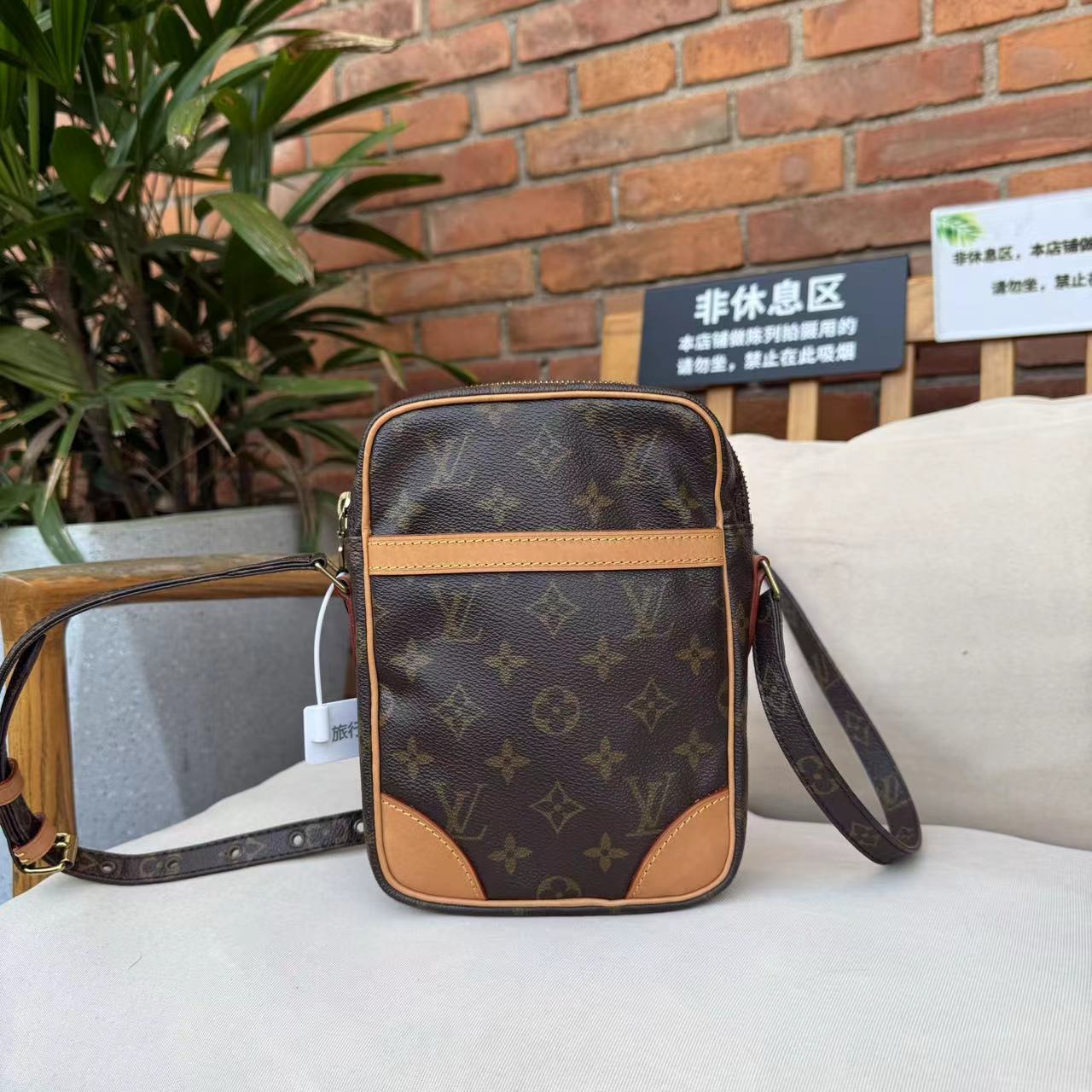 95新 LouisVuitton/路易威登 竖版单层相机包手拿单肩斜挎包