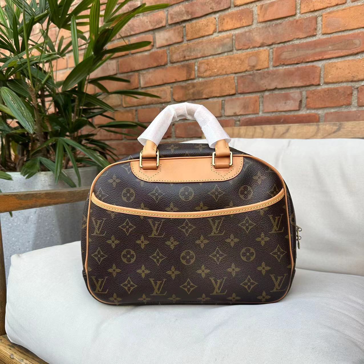 95新 LouisVuitton/路易威登 lv老花珍妮枕头手提包