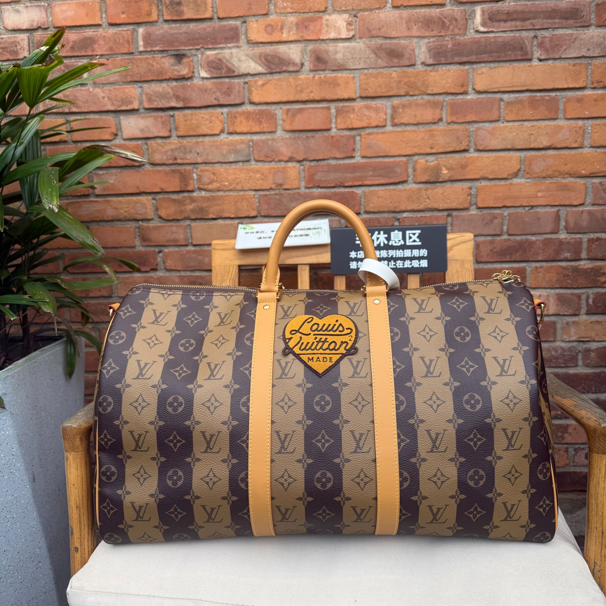 99新 LouisVuitton/路易威登 全原Nigo单肩斜挎手提双肩包合集