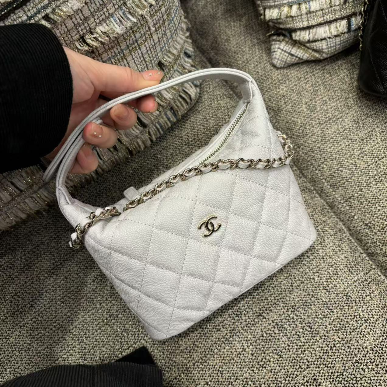 全新未使用 Chanel/香奈儿 25c浅灰色荔枝纹牛皮饭盒包 斜挎包