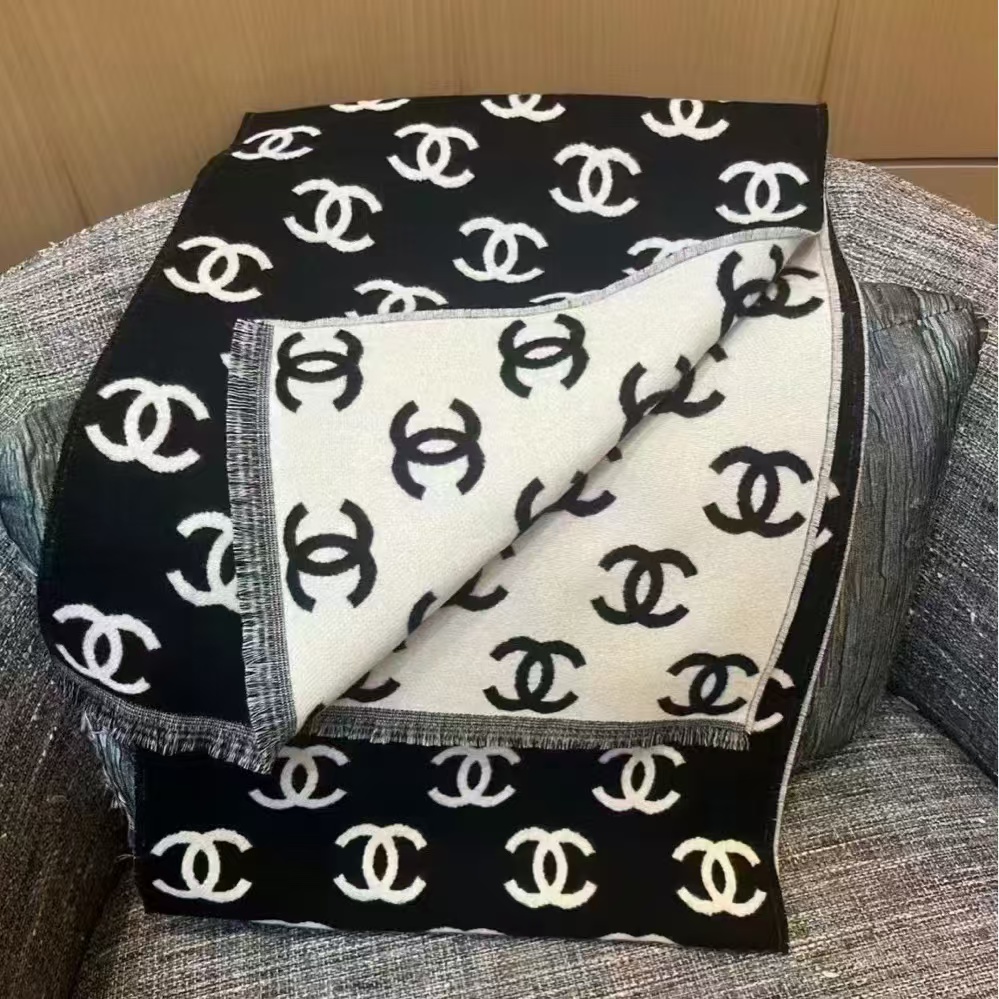 全新未使用 Chanel/香奈儿 经典黑白满印双c羊绒围巾披肩180*32cm