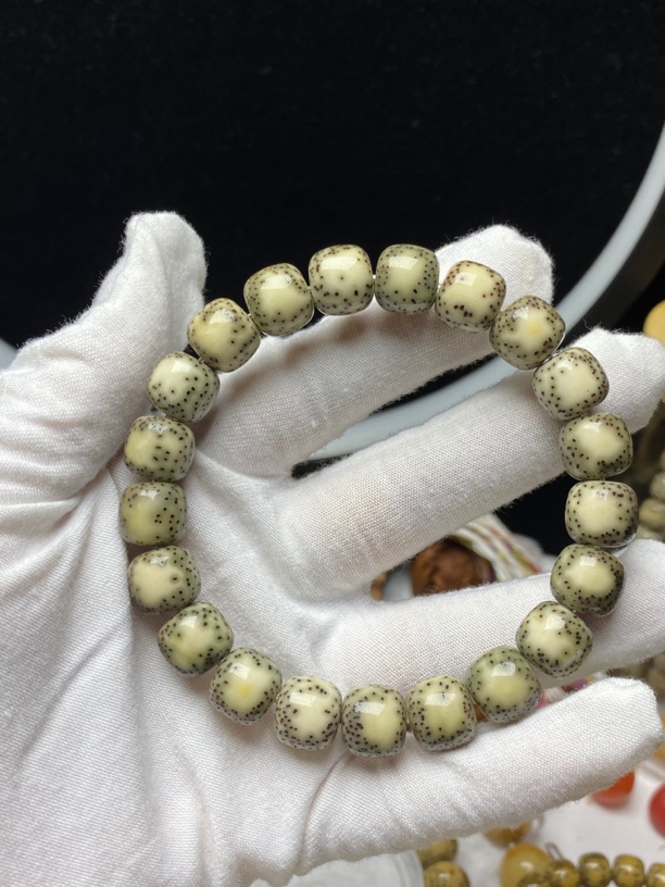 星月菩提石玉料11/10半臂留白