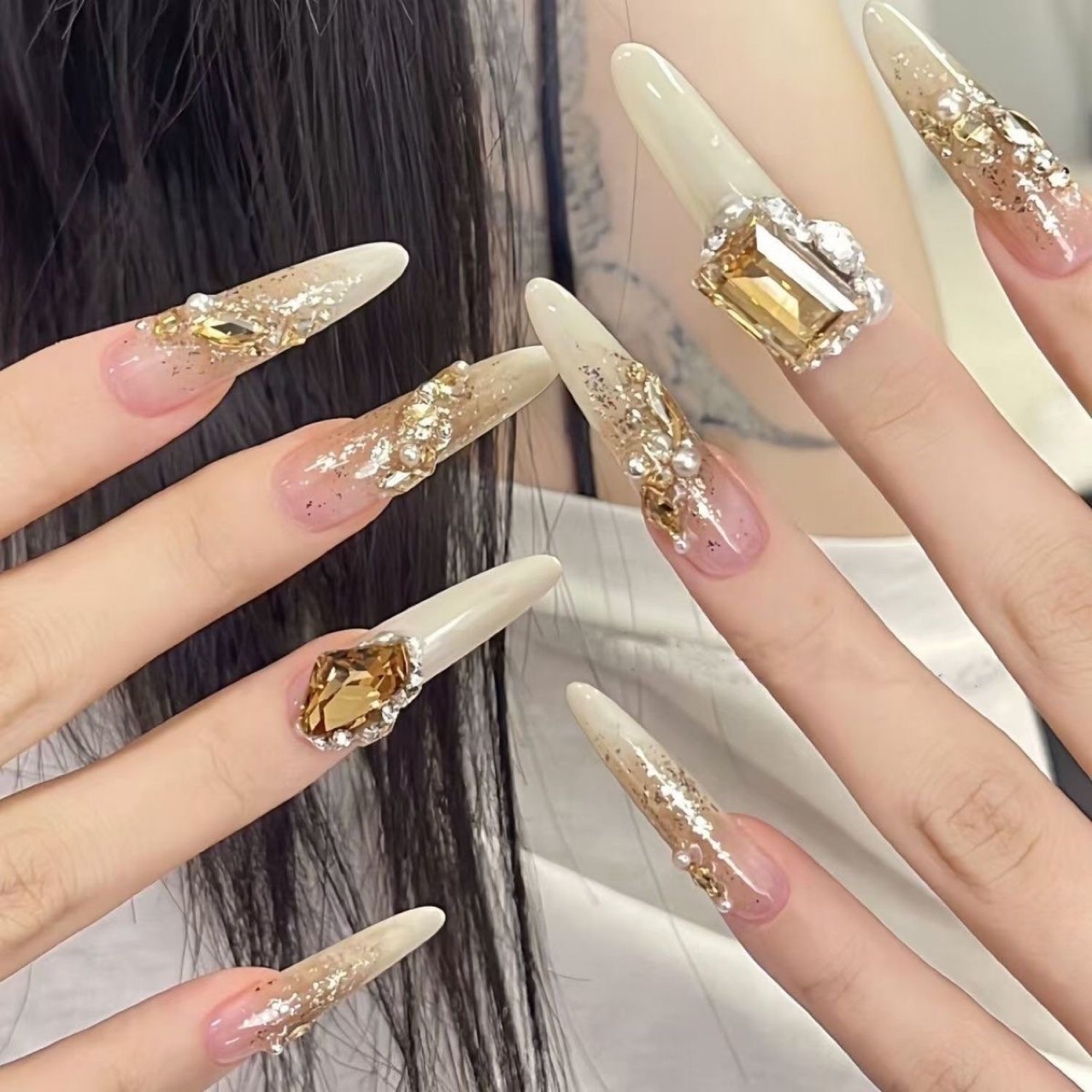 秋冬款穿戴甲奶白渐变显白细狗超长美拉德系纯手工穿戴甲可拆卸