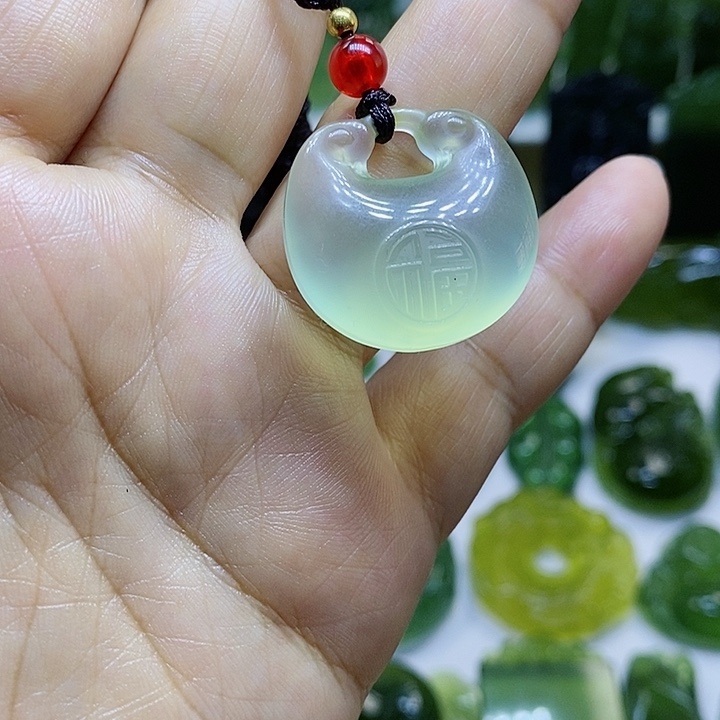 蛇纹石玉颈饰未镶嵌