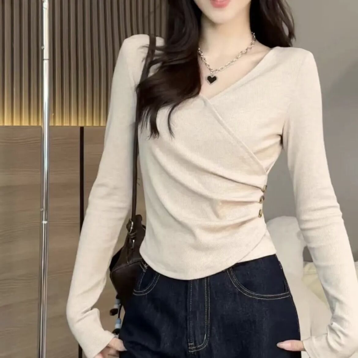 清清价！春秋时尚纯色百搭V领长袖T恤设计感修身显瘦洋气打底上衣