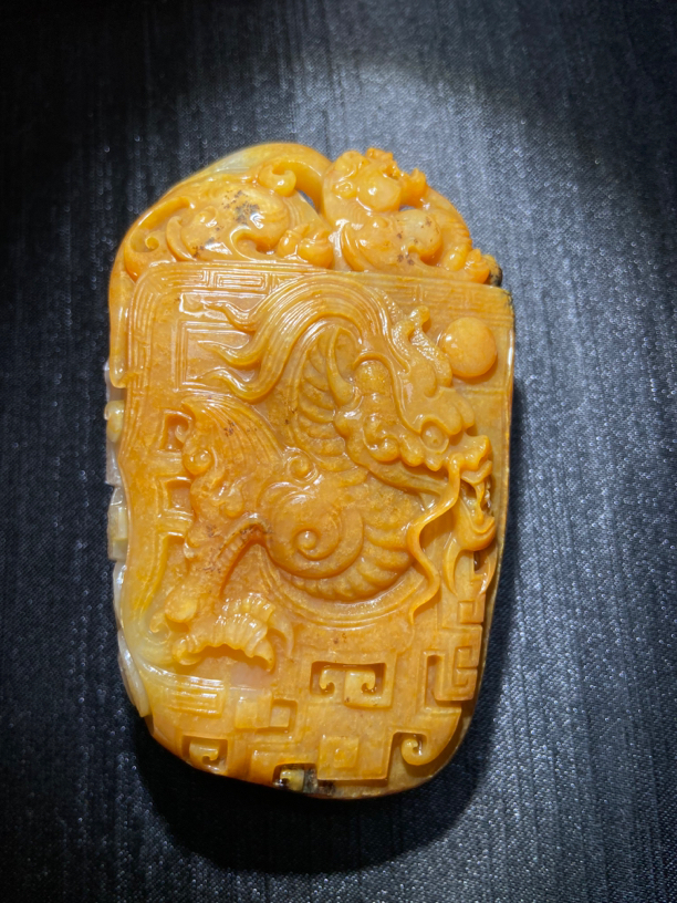 和田玉籽料府上有龙展柜级别