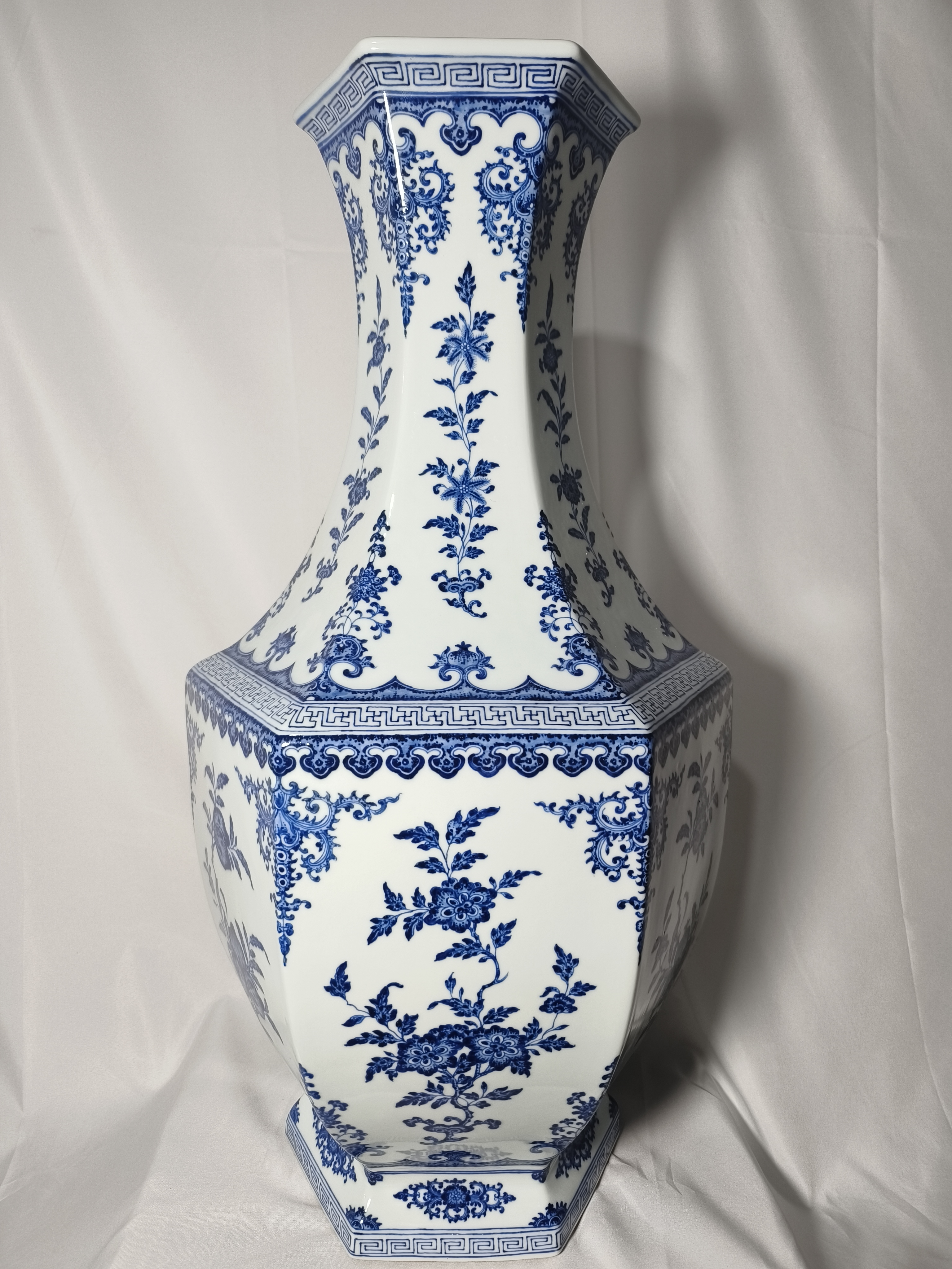 纯手工仿古青花瓷清乾隆青花折枝花果纹六棱瓶