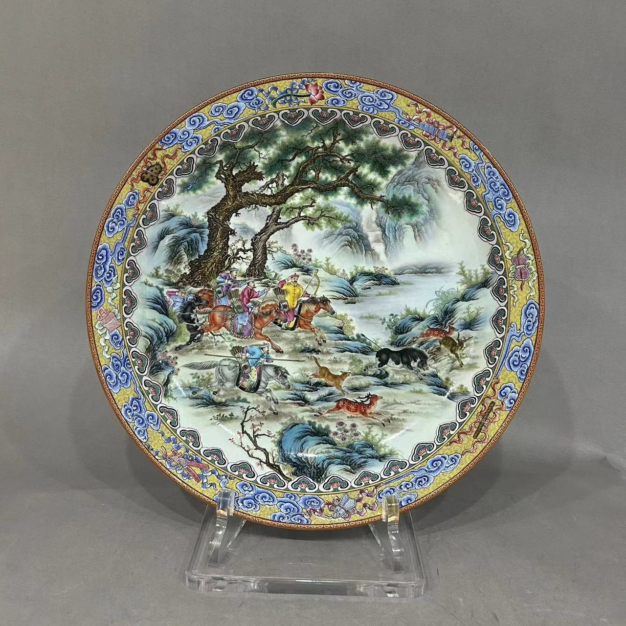 古董瓷器/清  珐琅彩木兰秋狝图赏盘