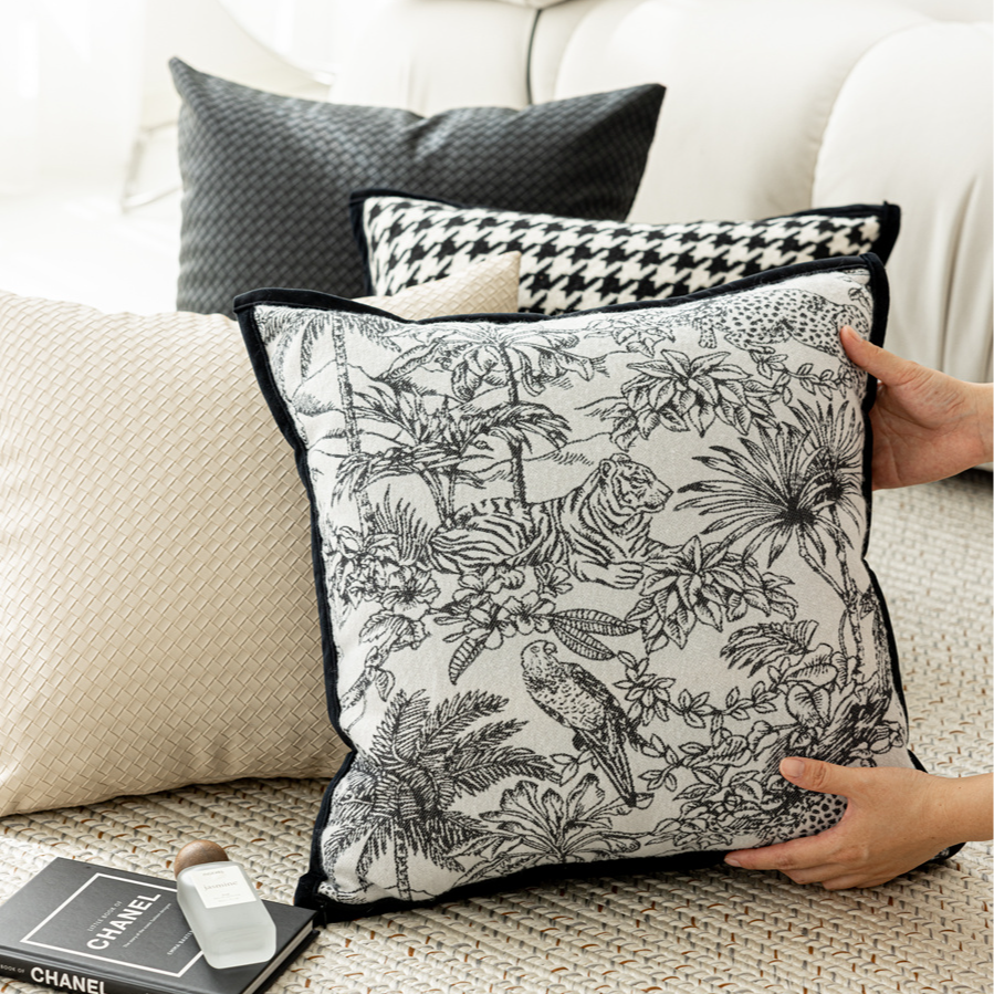 法式中古轻奢风高端复古抱枕黑白客厅沙发靠枕床上办公室背垫