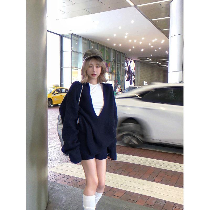 气质服装松弛感套装女灰色深V领套头毛衣秋季休闲针织短裤两件套