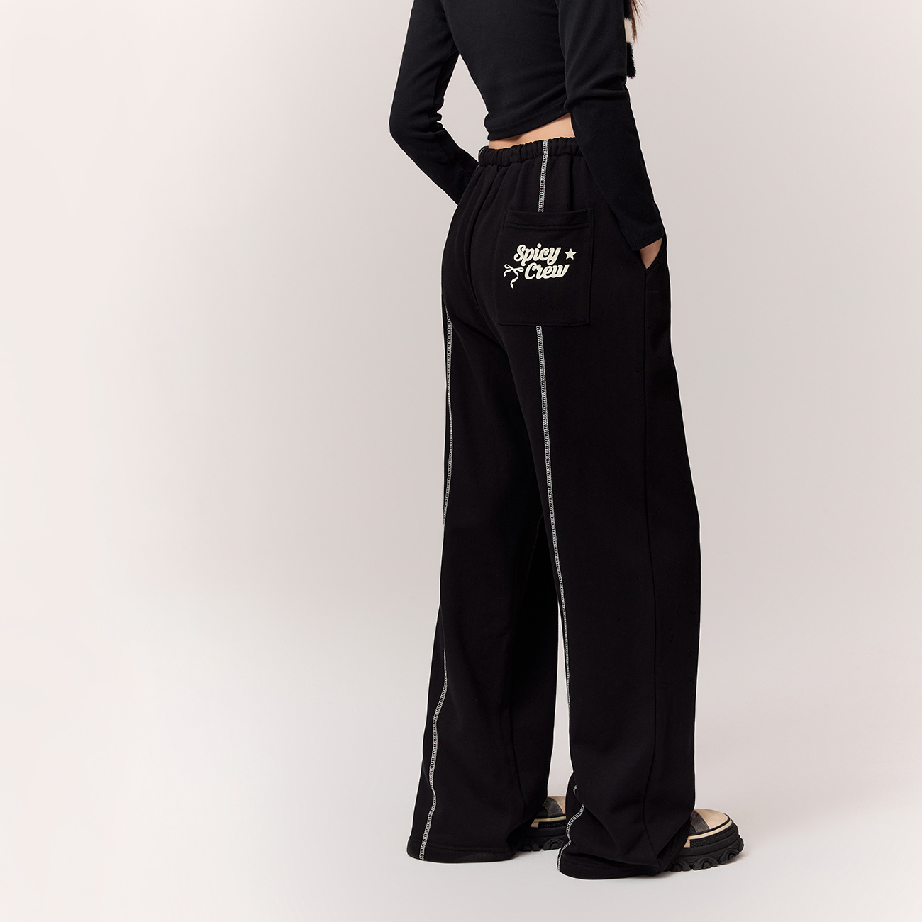 CHUU字母阔腿设计松紧抽绳休闲风穿搭辣妹百搭休闲裤EHEJ002J