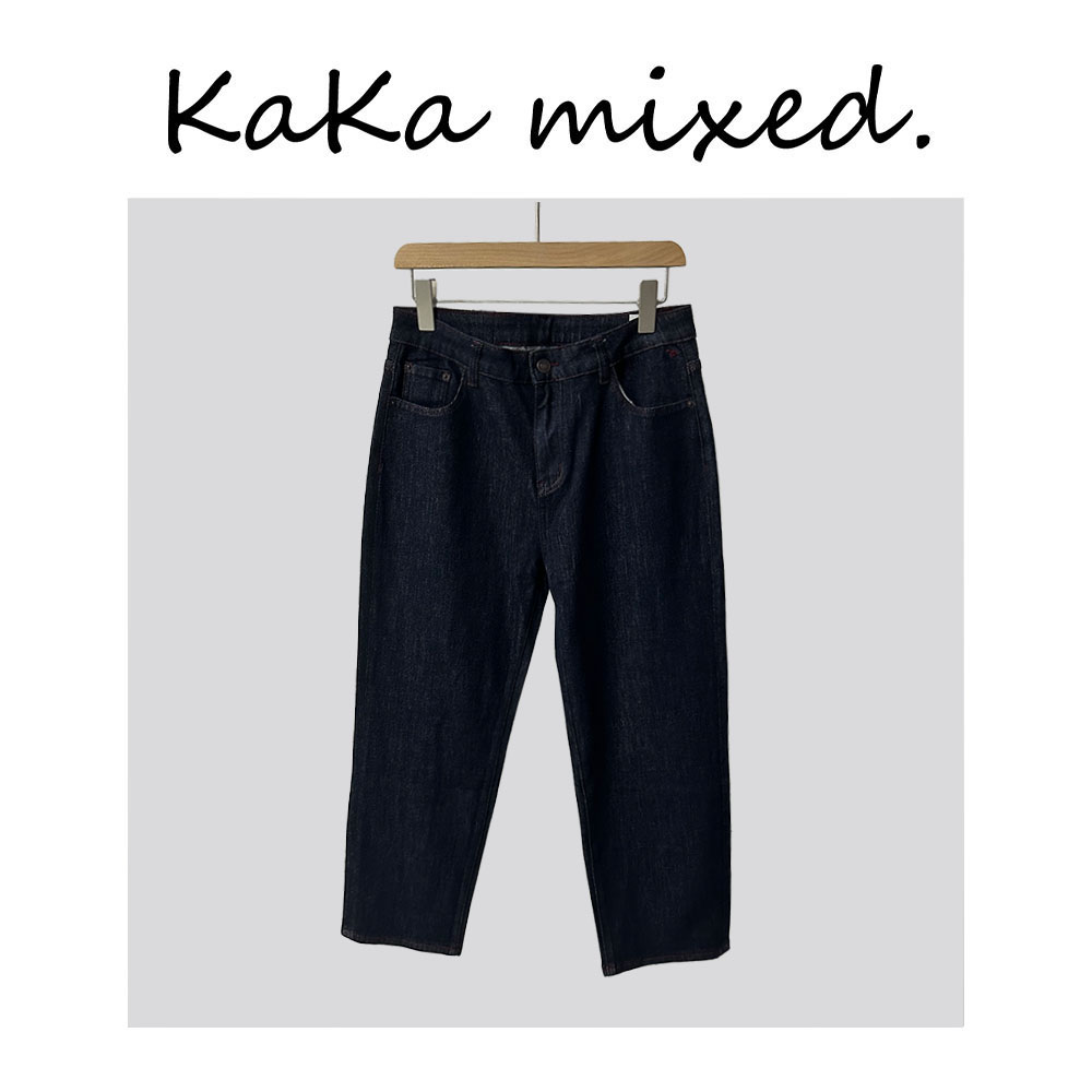 红色皮质腰牌深蓝烟管九分牛仔裤