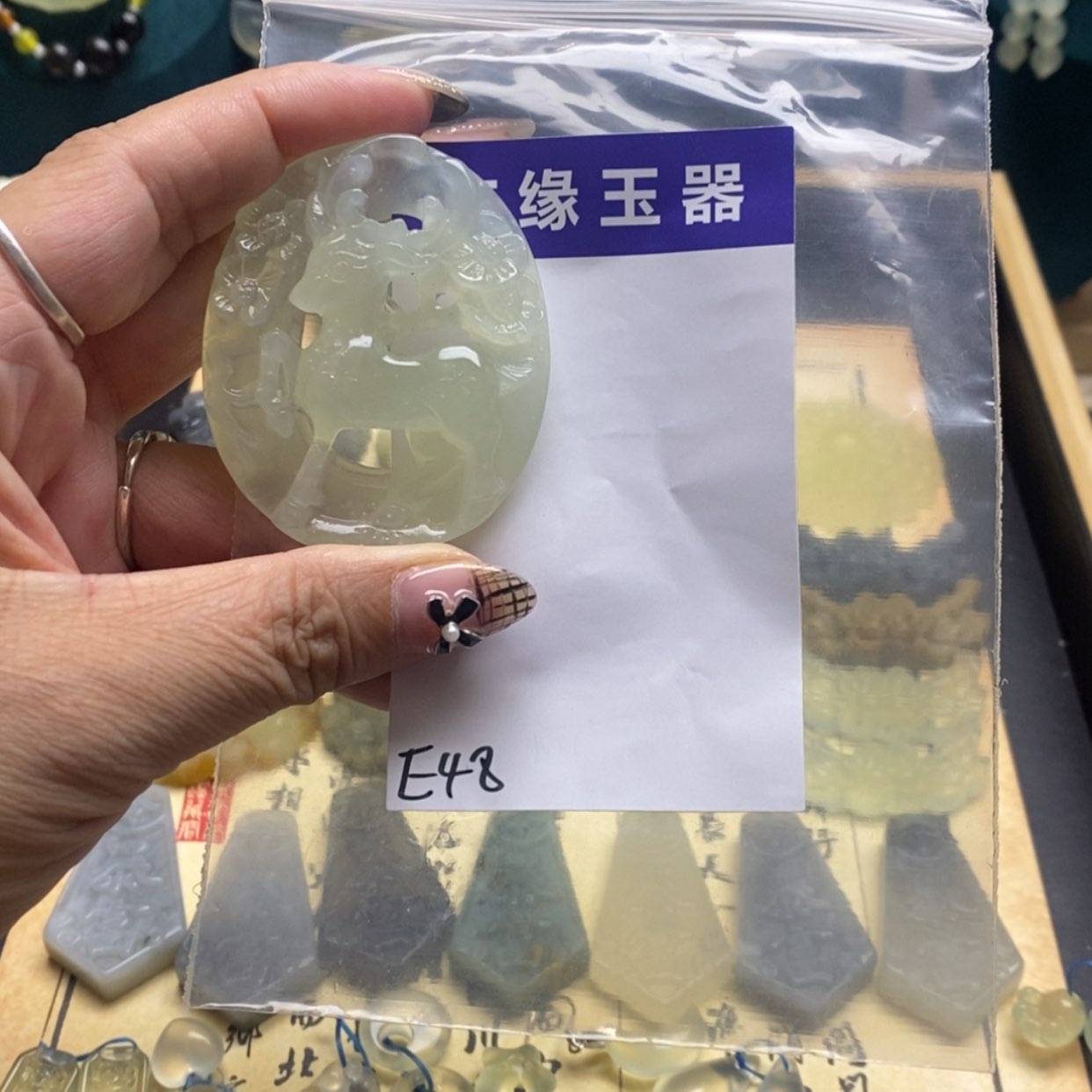 【闪购商品】蛇纹石玉颈饰未镶嵌橘*