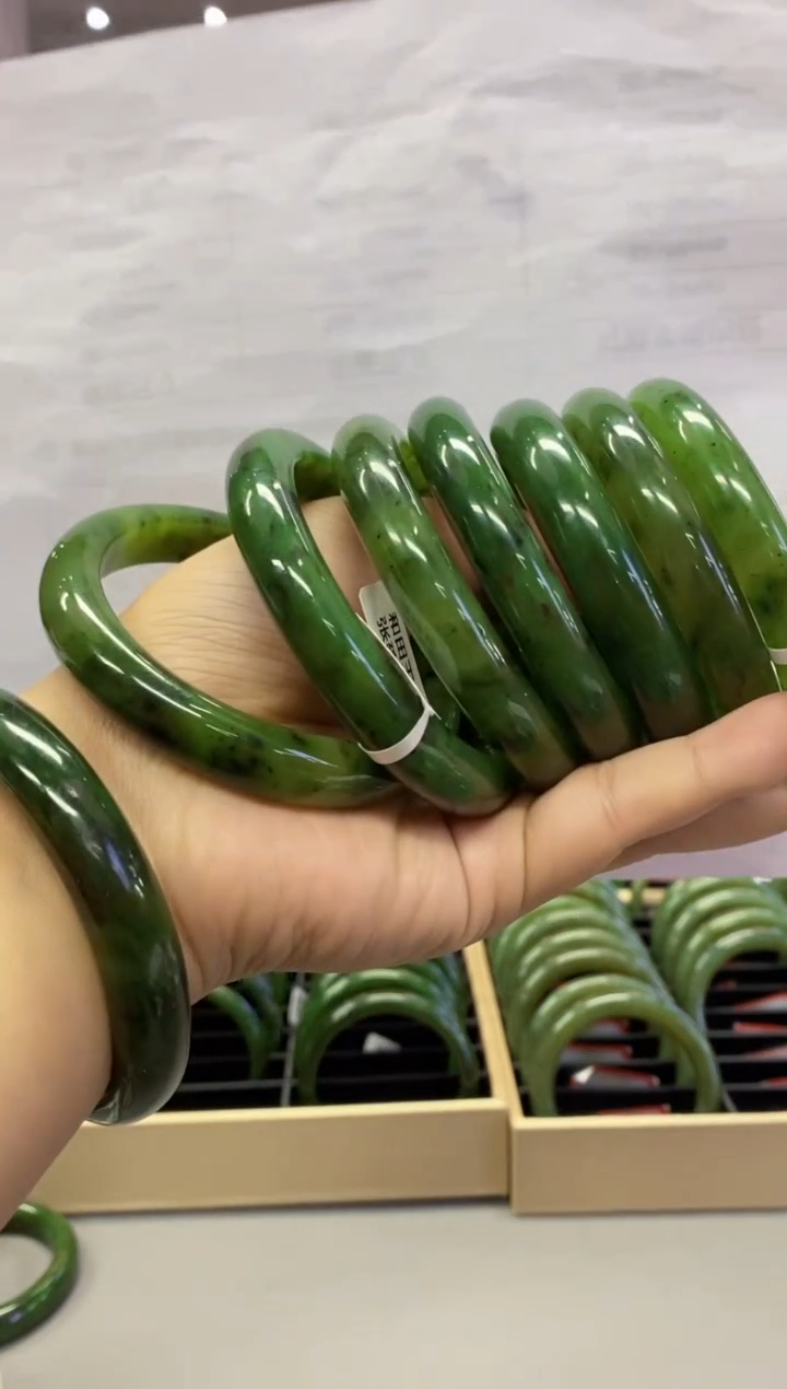 【闪购商品】和田玉手镯未镶嵌SZ55多样性发货拍一发一