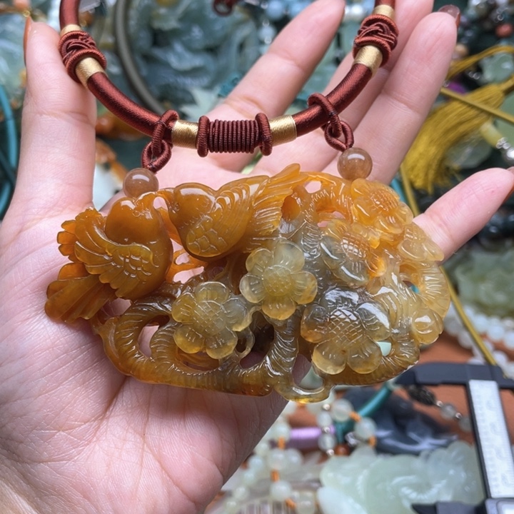 蛇纹石玉吊坠合金