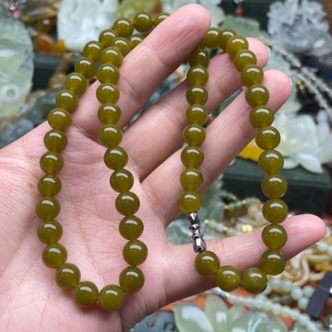 蛇纹石玉颈饰未镶嵌