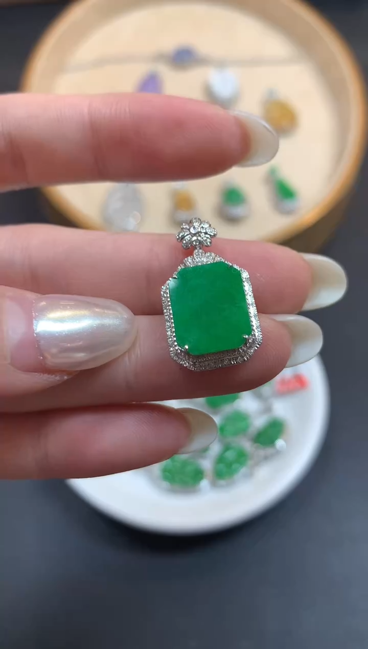 【闪购商品】翡翠吊坠A8818K金镶嵌平安扣多样性发|3980+0