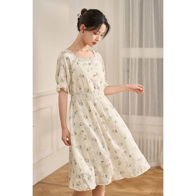 茵曼气质时尚复古夏季新款花苞袖蕾丝花边法式碎花收腰a字连衣裙