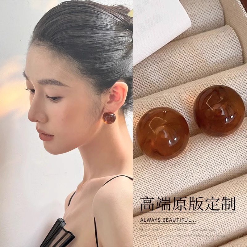 铜合金亚克力耳饰 复古港风圆球耳钉女美拉德时尚高级感气质耳环