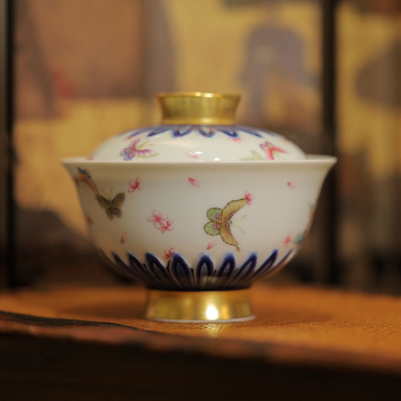 黄娟窑粉彩蝴蝶两才盖碗