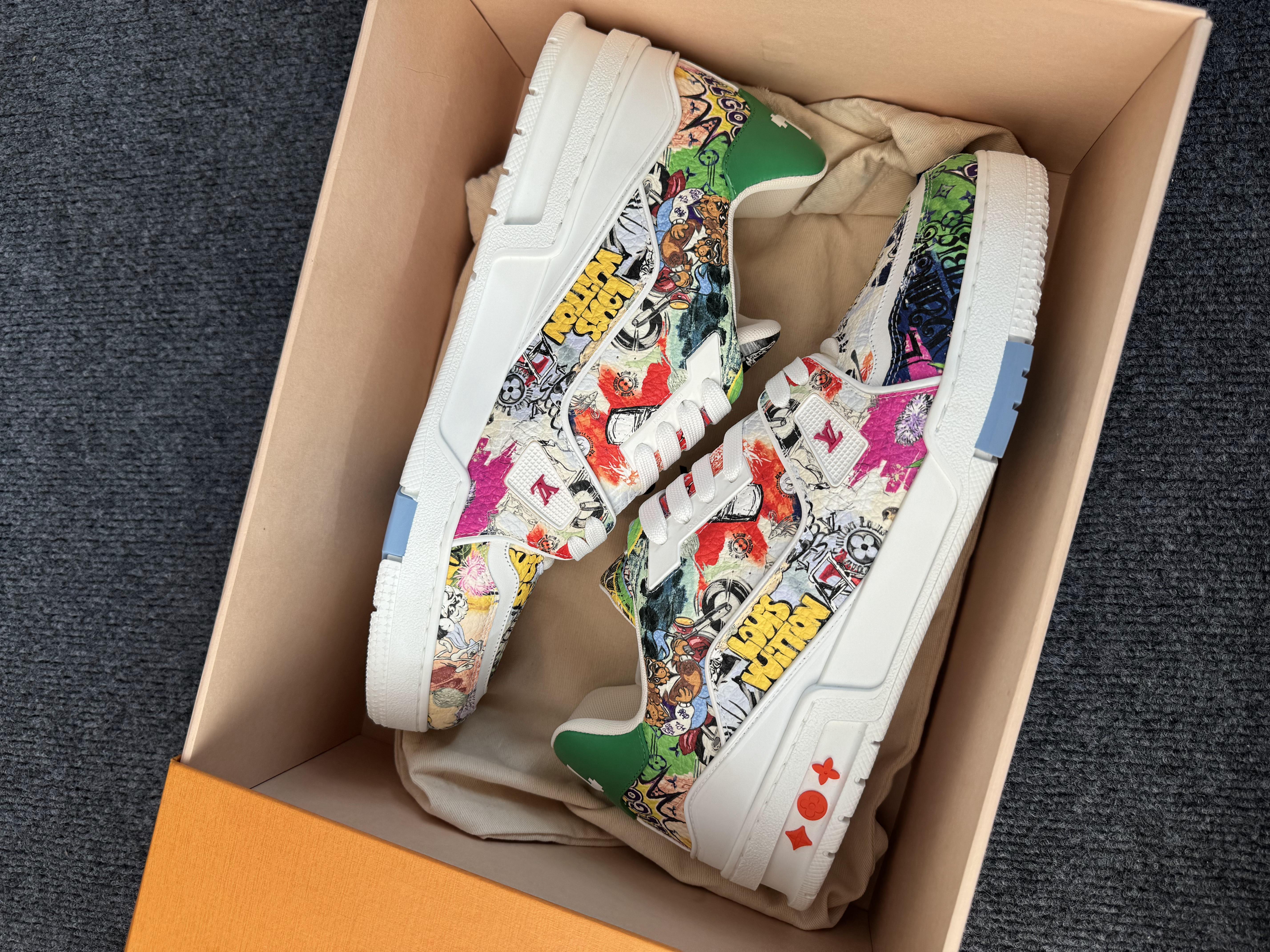 全新未使用 LouisVuitton/路易威登 44码 trainer 涂鸦 板鞋 原盒