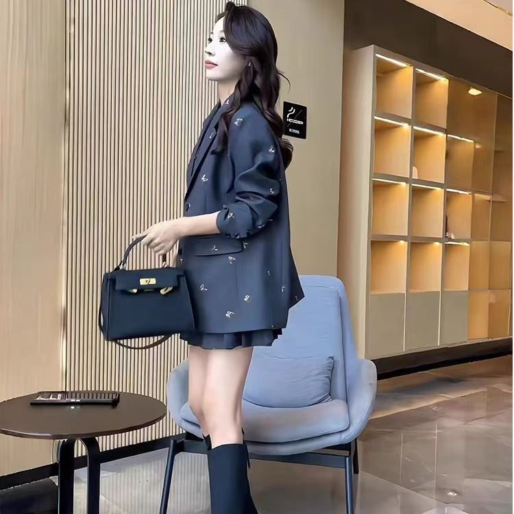 2025新款气质高感洋气西装外套高腰显瘦百褶半身裙三件套