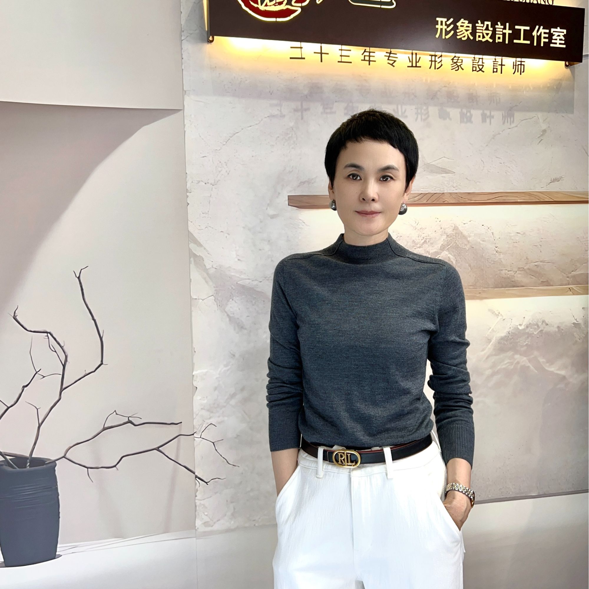 红发尚-li1988设计师款重磅杨子纱羊毛纯色上衣