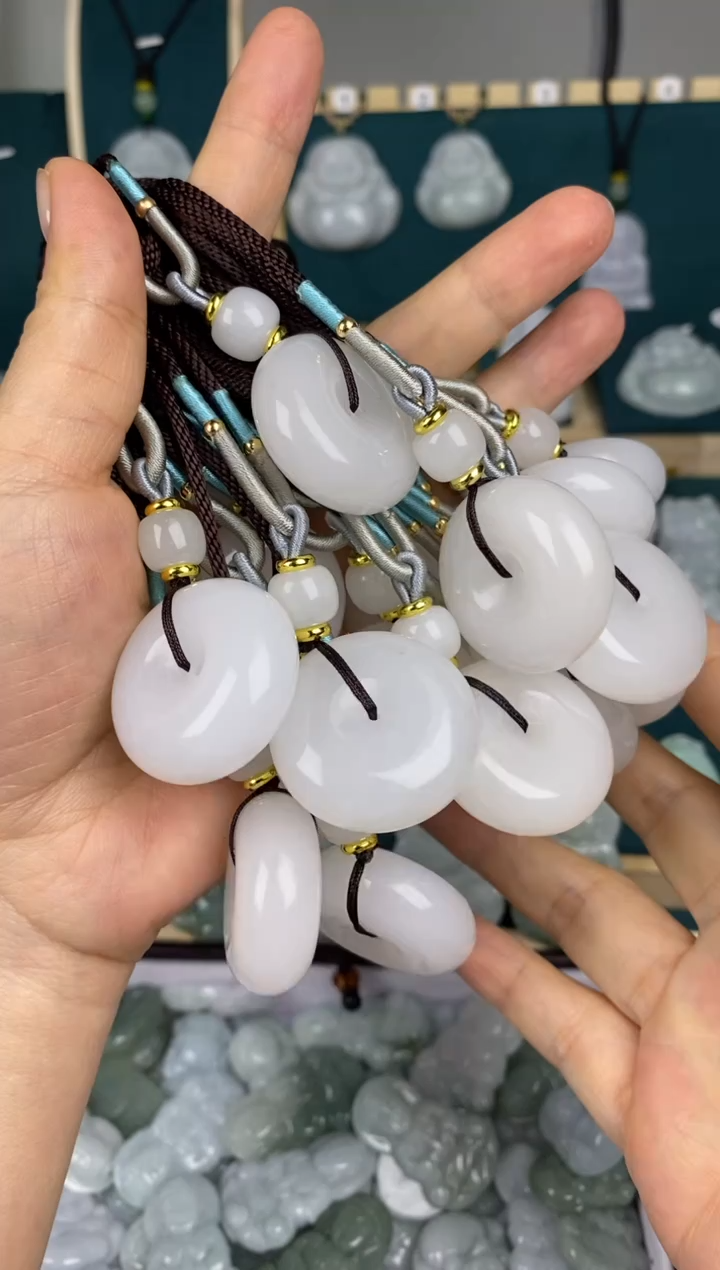 【闪购商品】石英质玉（金丝玉）颈饰未镶嵌平安扣(多样性发货选其一）