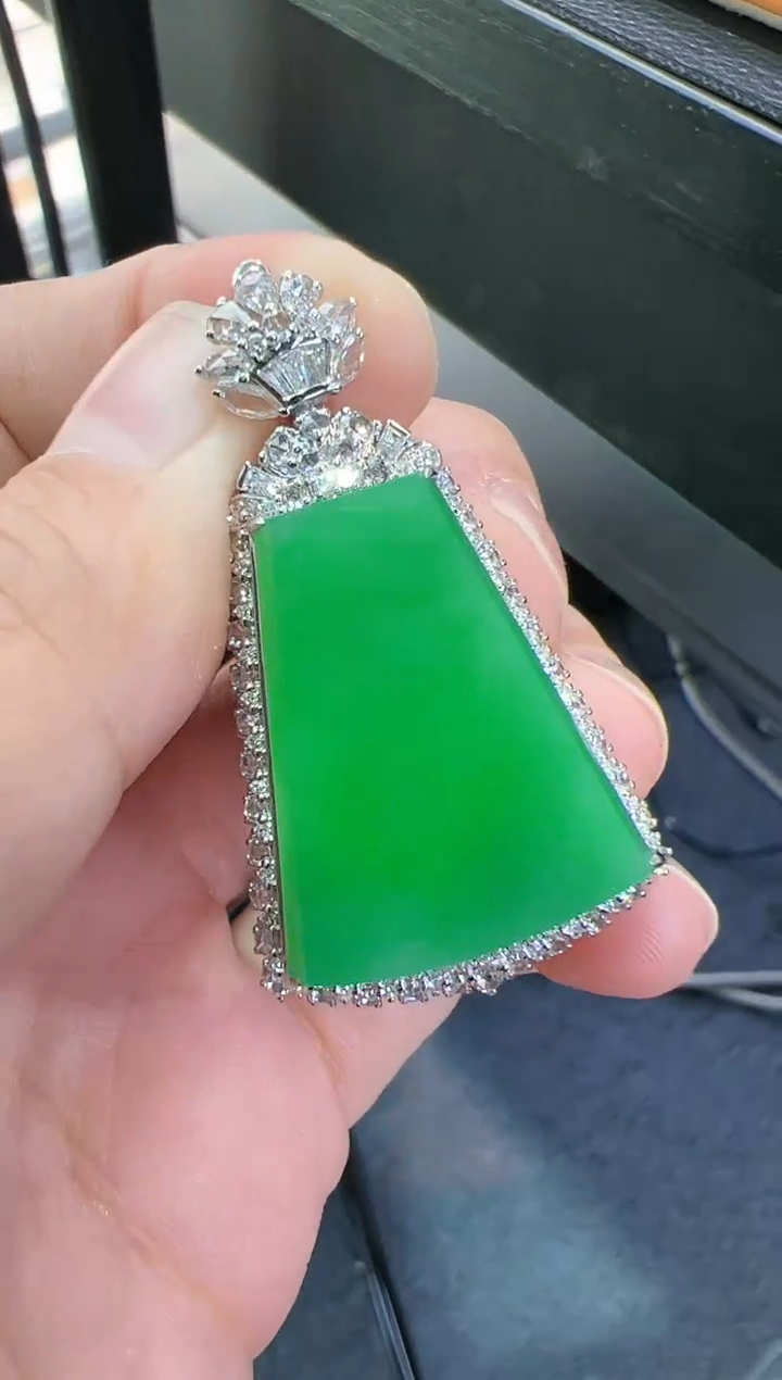 【闪购商品】翡翠吊坠(赠链)18K金镶嵌无事牌分笔总价51800