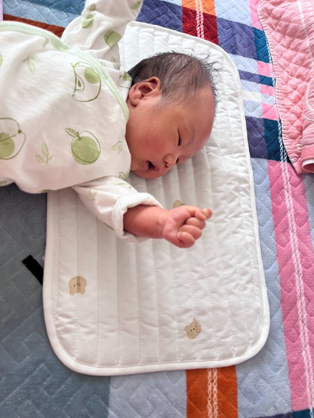 全新新生儿云片枕 柔软透气吸汗绗缝幼儿