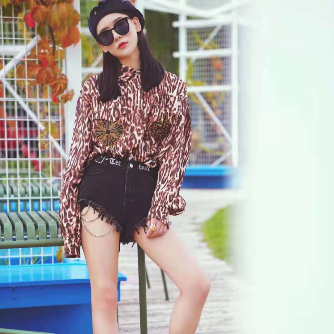 爆款-TCH潮牌烫钻豹纹宽松时尚显瘦ins长款衬衫T212136002