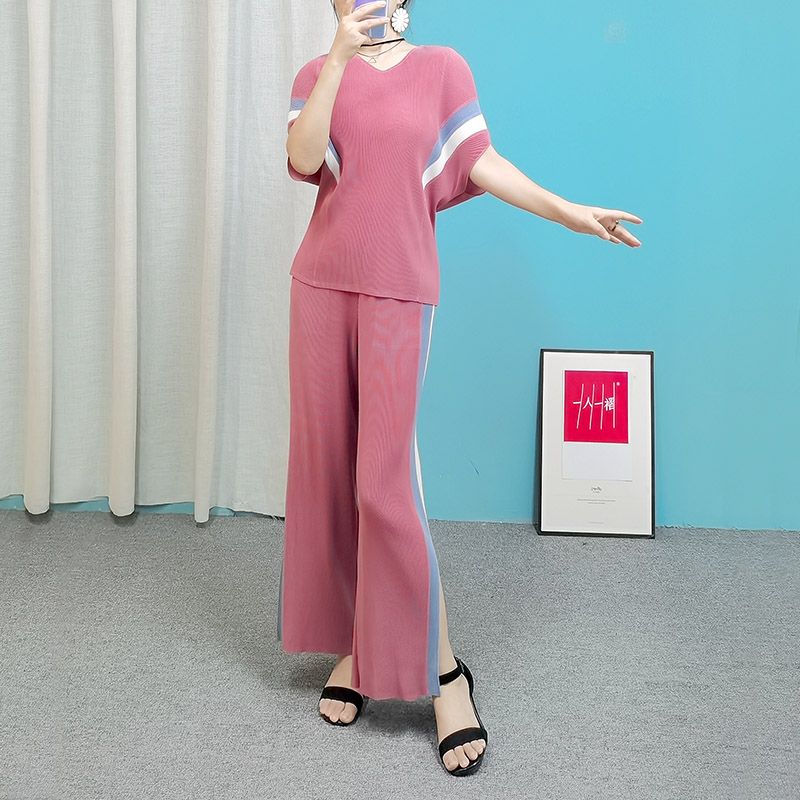 衣羽白T006时尚套装夏季休闲两件套遮肉2025撞色宽松宽松V领连袖