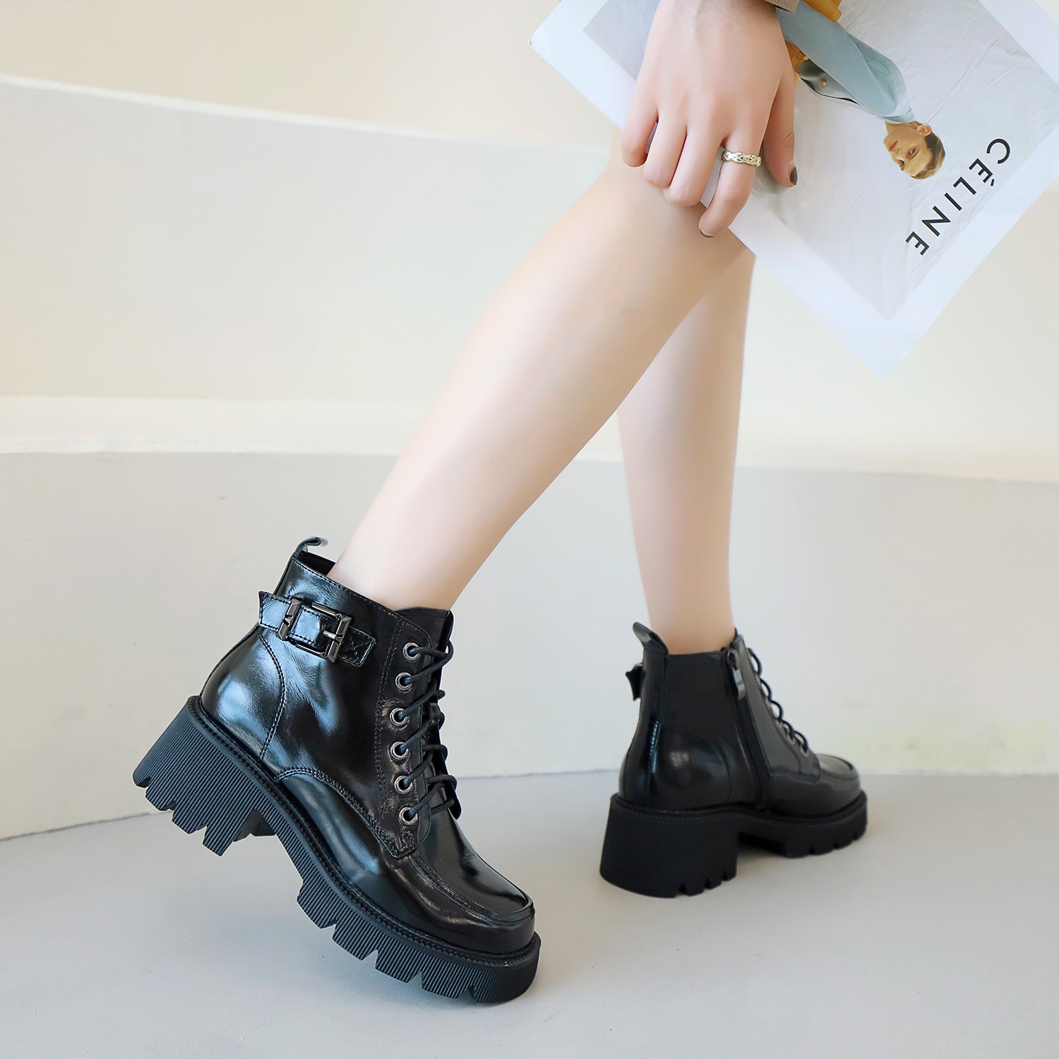 漆皮圆头软底软面方跟短靴8818