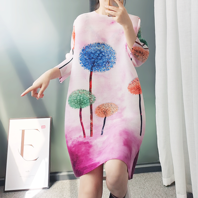 衣羽白L074褶皱二次元梦幻印花亮色连衣裙原创设计图案2025春夏