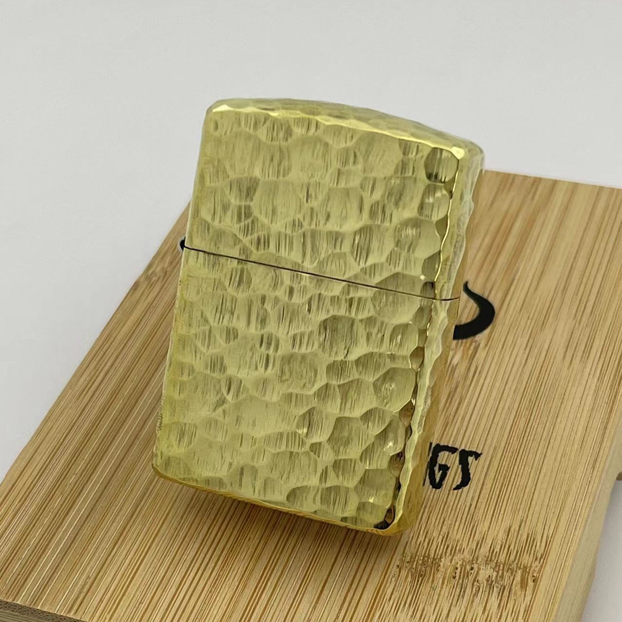 ZIPPO陨石坑盔甲机木盒包装打火机                             