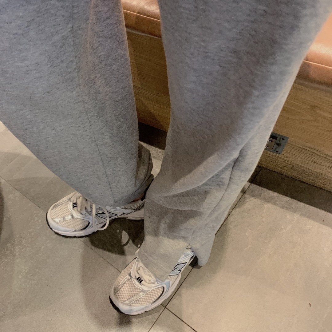 王洁家自制裤口拉链直筒裤