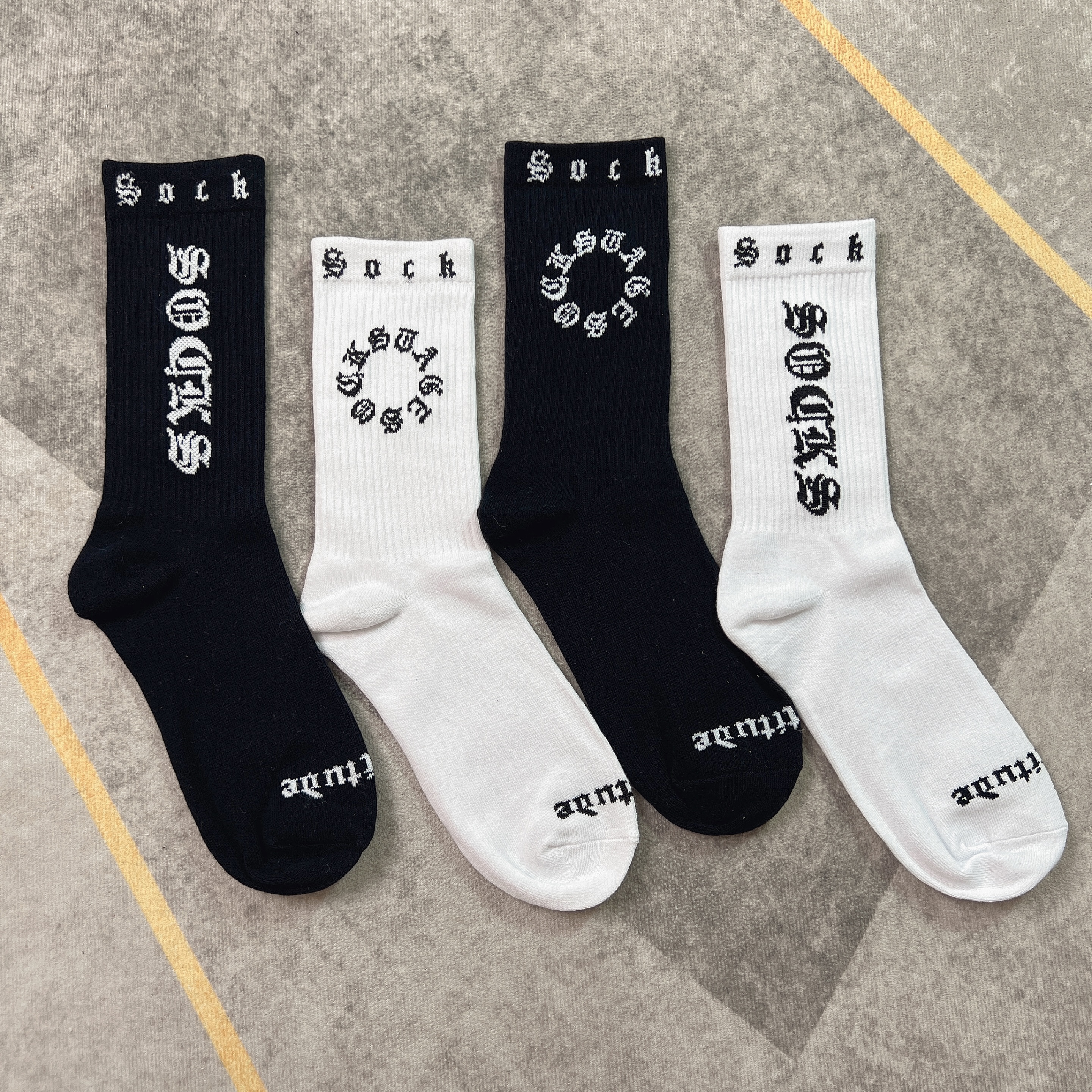 【4双装】黑白潮字母情侣袜哥特个性透气吸汗街头运动中高筒纯棉袜