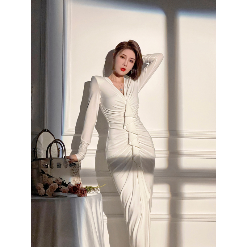 XULU原创轻奢简约纯色褶皱弹力女神荷叶边收腰显瘦长袖V领连衣裙