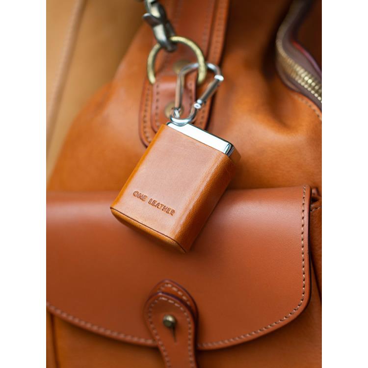 one leather/一皮 便携式烟灰缸创意个性铝带盖不锈钢登山扣手工