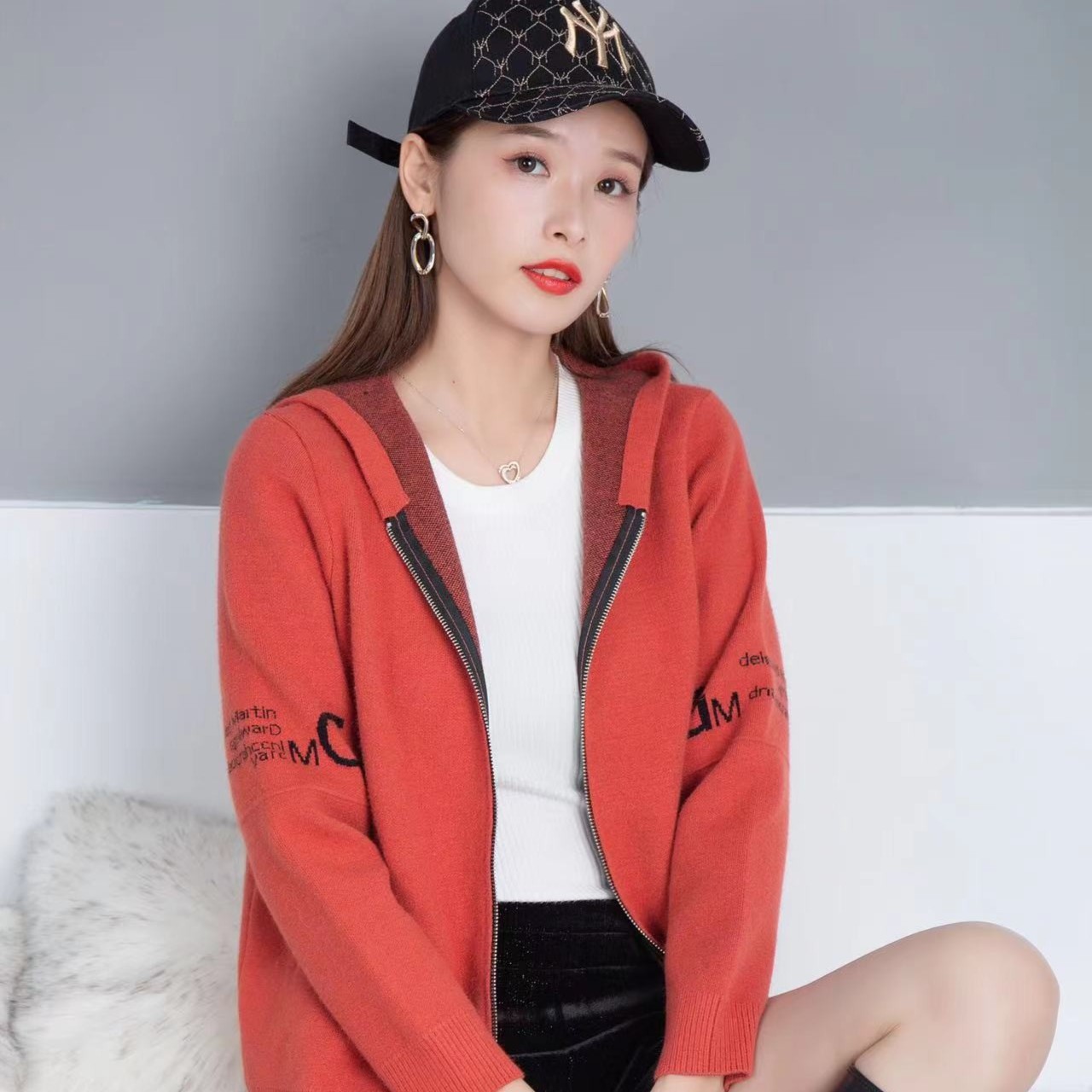 新款优雅洋气穿搭针织连帽拉链短上衣宽松外套