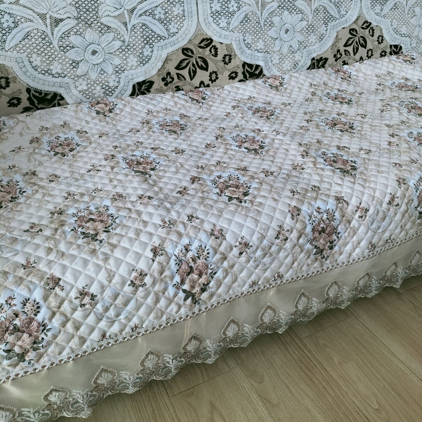 四季可用绗绣夹棉背面防滑颗粒沙发垫坐垫