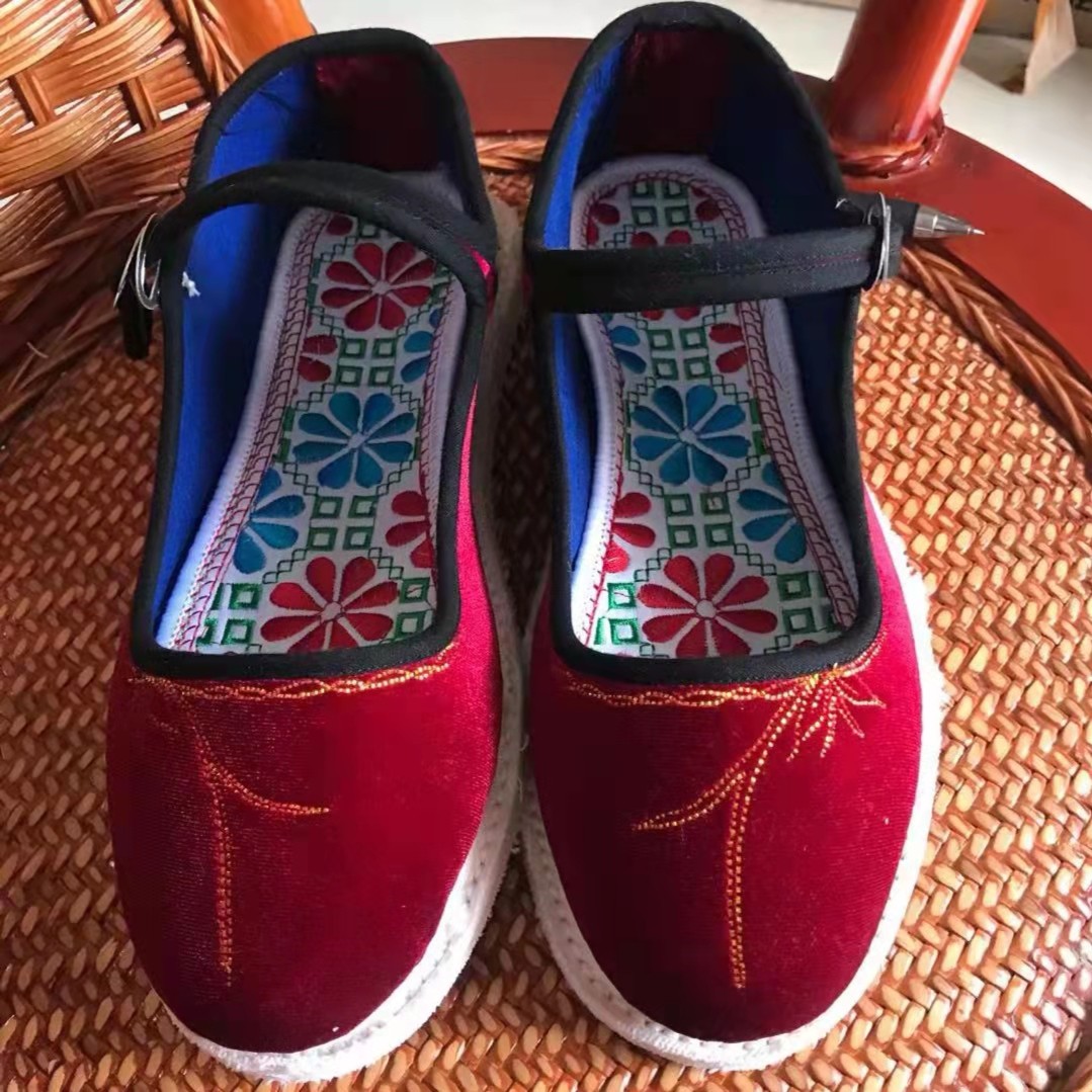 手工千层底布鞋、韩国绒面料金线绣花款、