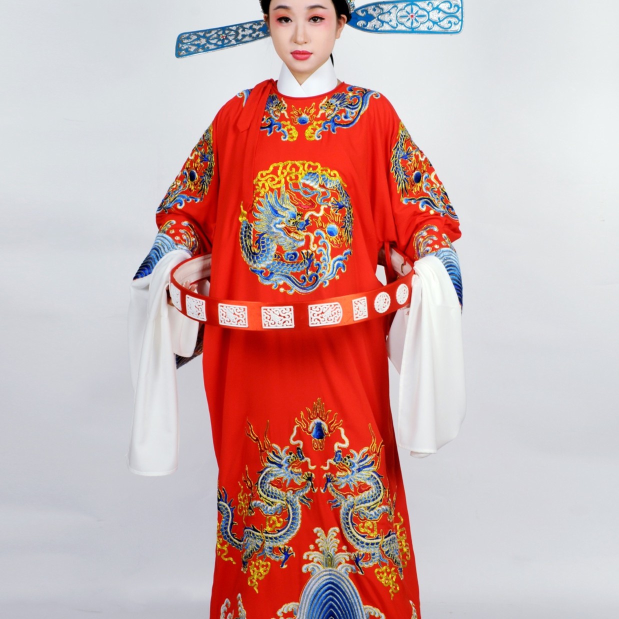 金殿认子大龙袍 