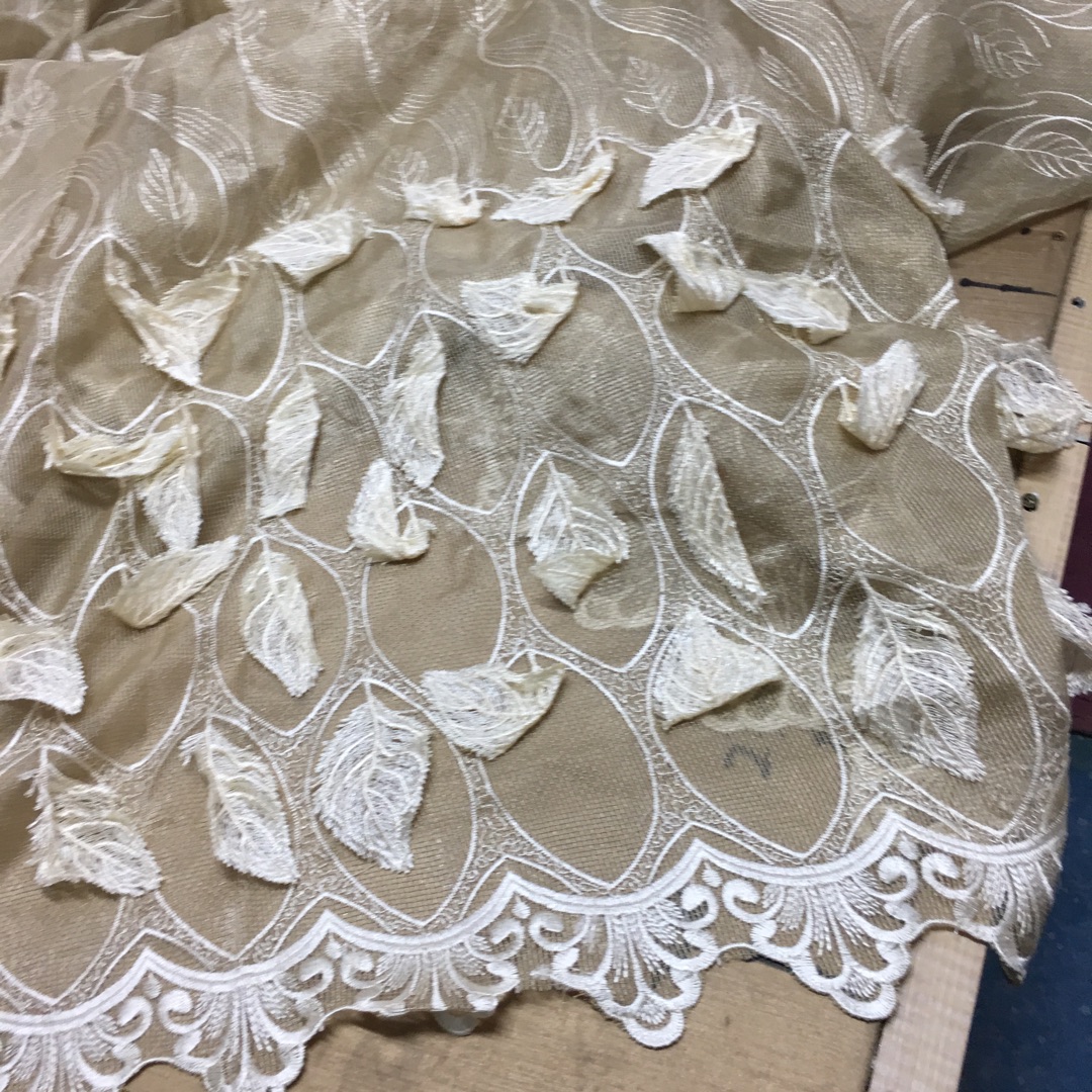 0641咖色浮雕纱帘宽8.56米钩高2.75单