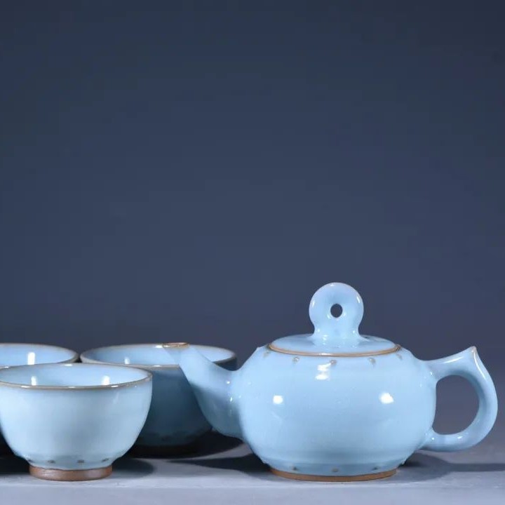  大宋官窑【鼓乐茶具】：鼓，代表喜悦力量刚毅，吉祥的象征。