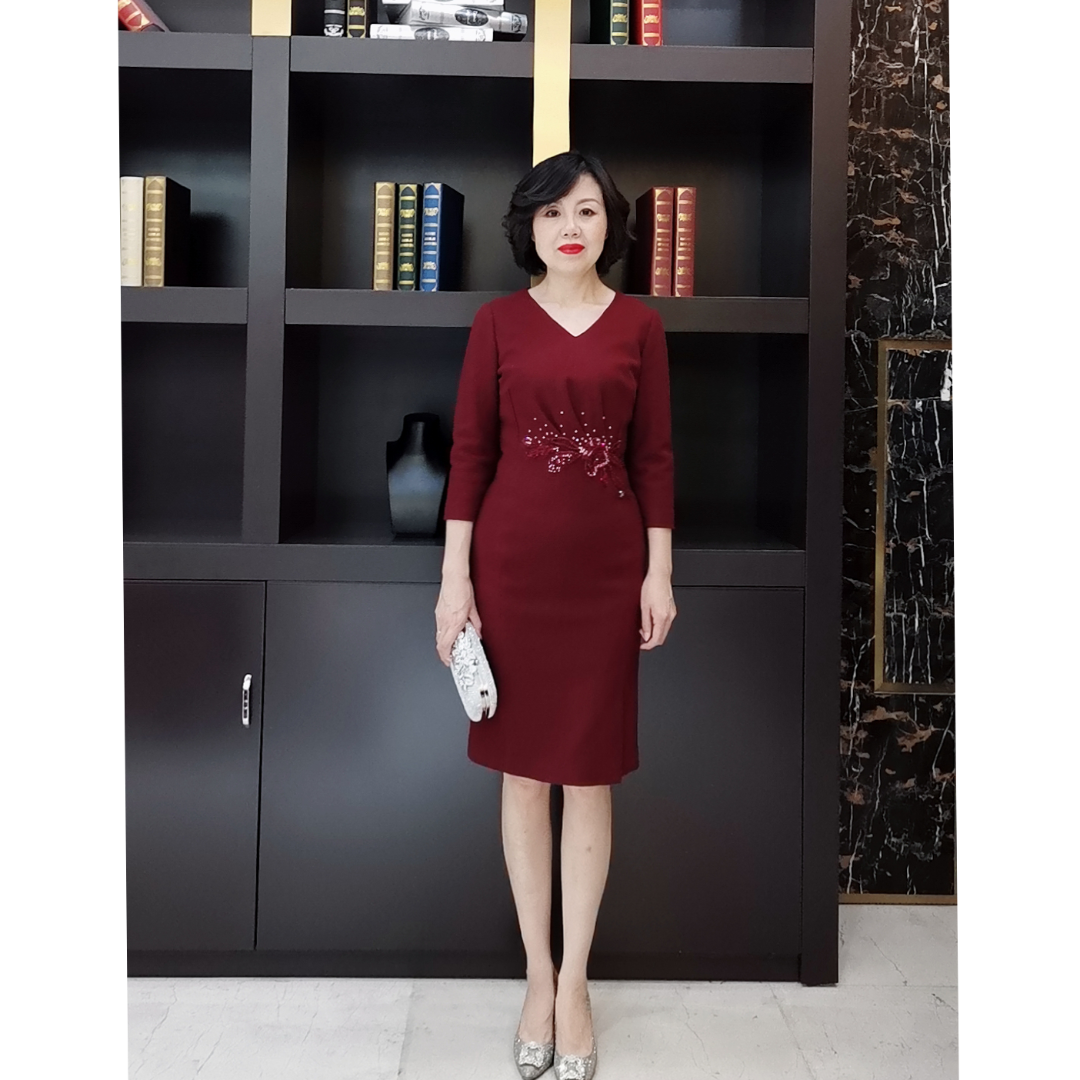 应大定制秋冬新款立体珠花装饰女中长款修身连衣裙婚礼宴会场合装