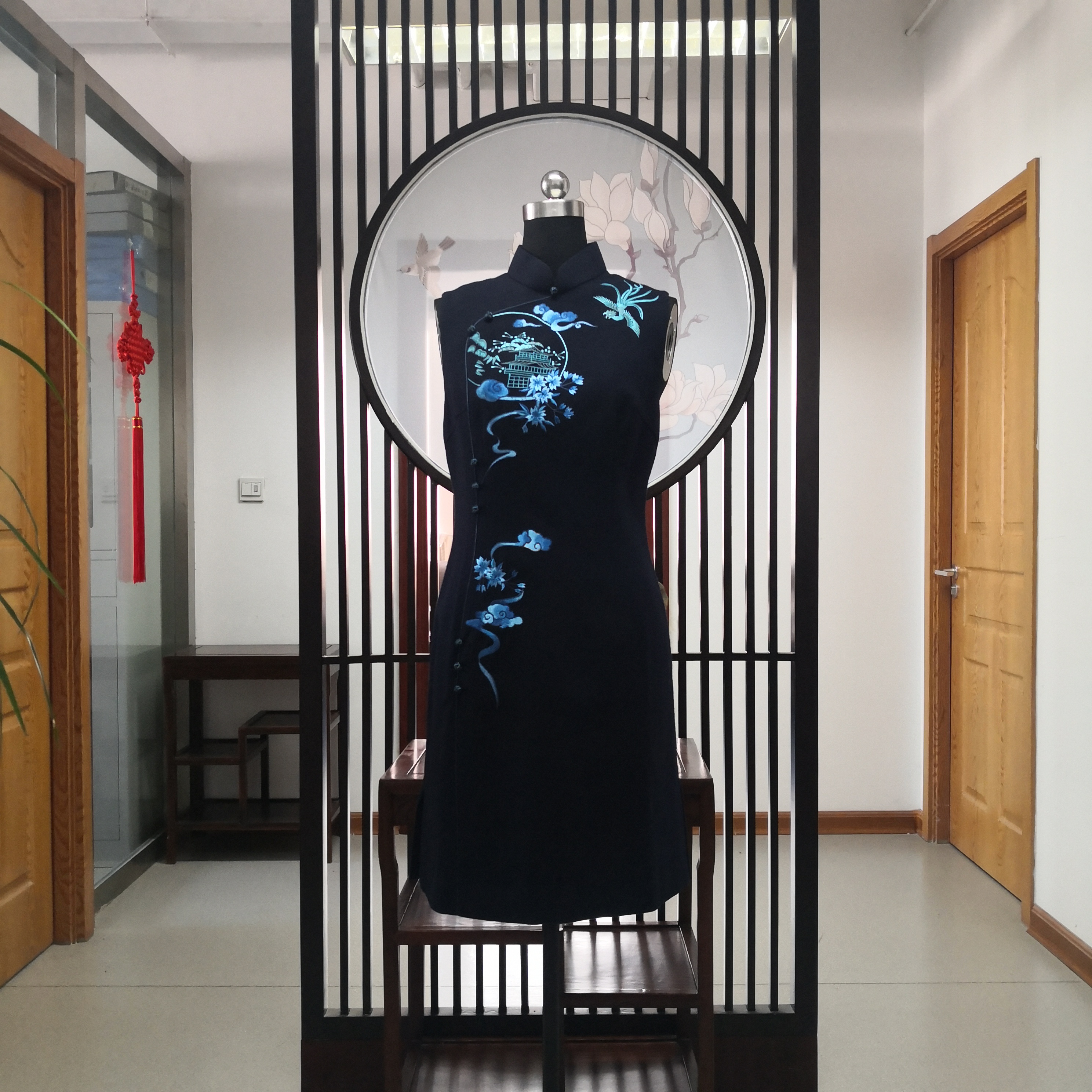 格格品牌    无袖中长款绣花马甲 G84DD021444