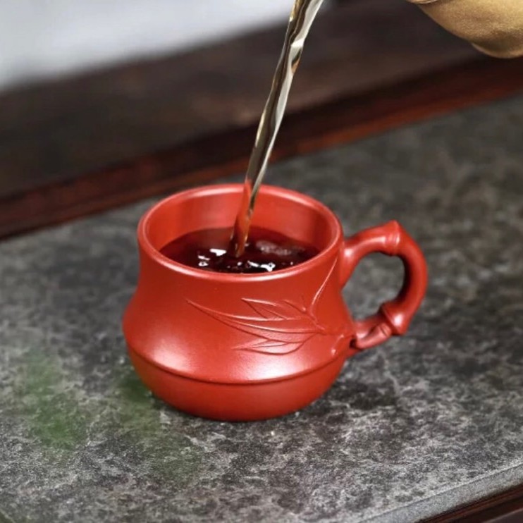 宜兴紫砂主人杯贴竹节大红袍带手把品茗杯