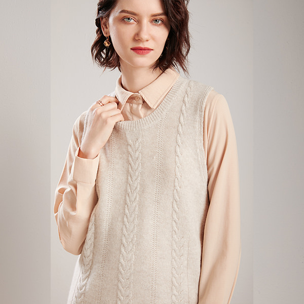 月隆鄂尔多斯市维丰 小圆领绞花纯羊绒马甲 女士羊绒坎肩针织衫